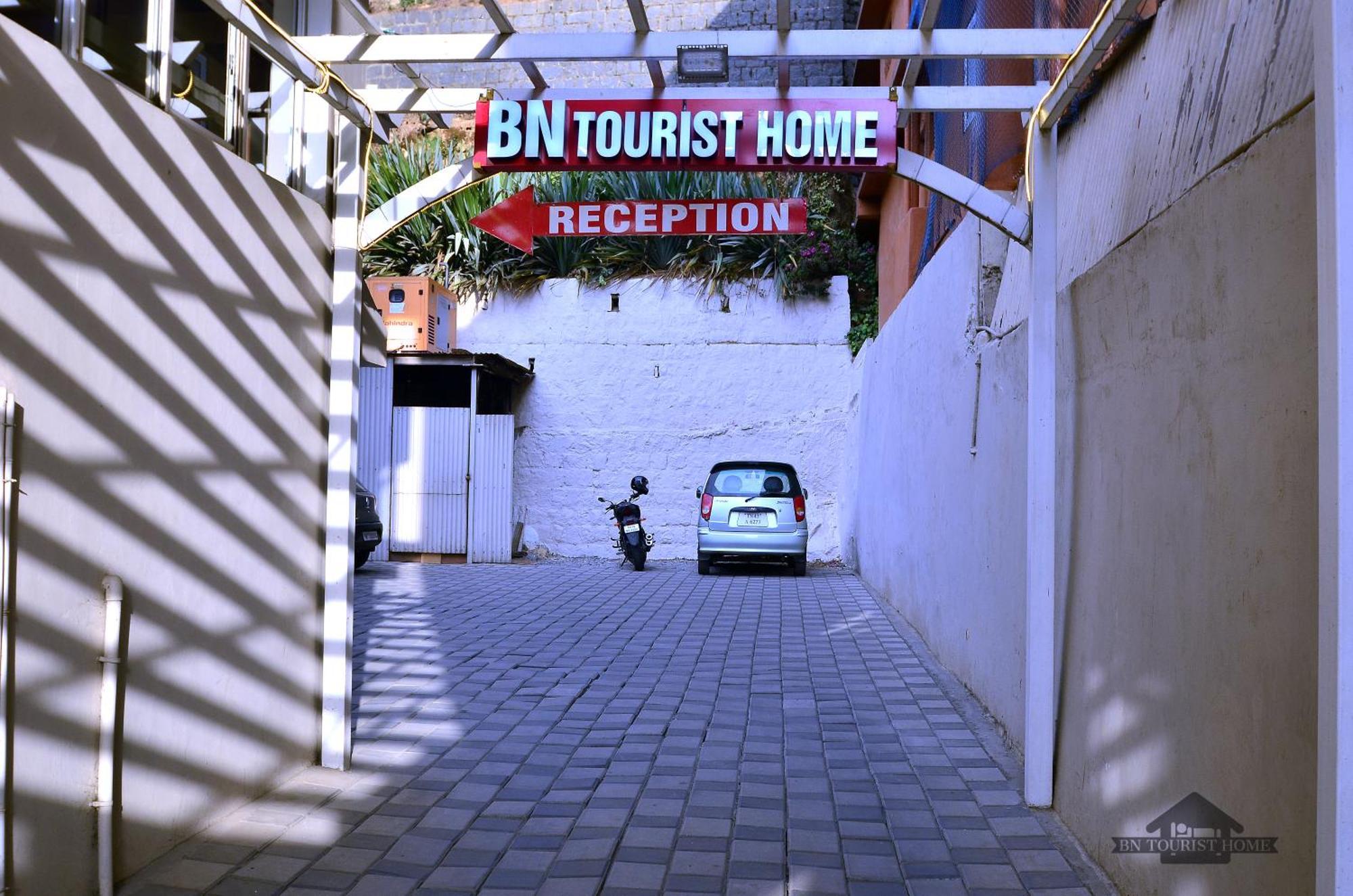 Bn Tourist Home Ooty Esterno foto