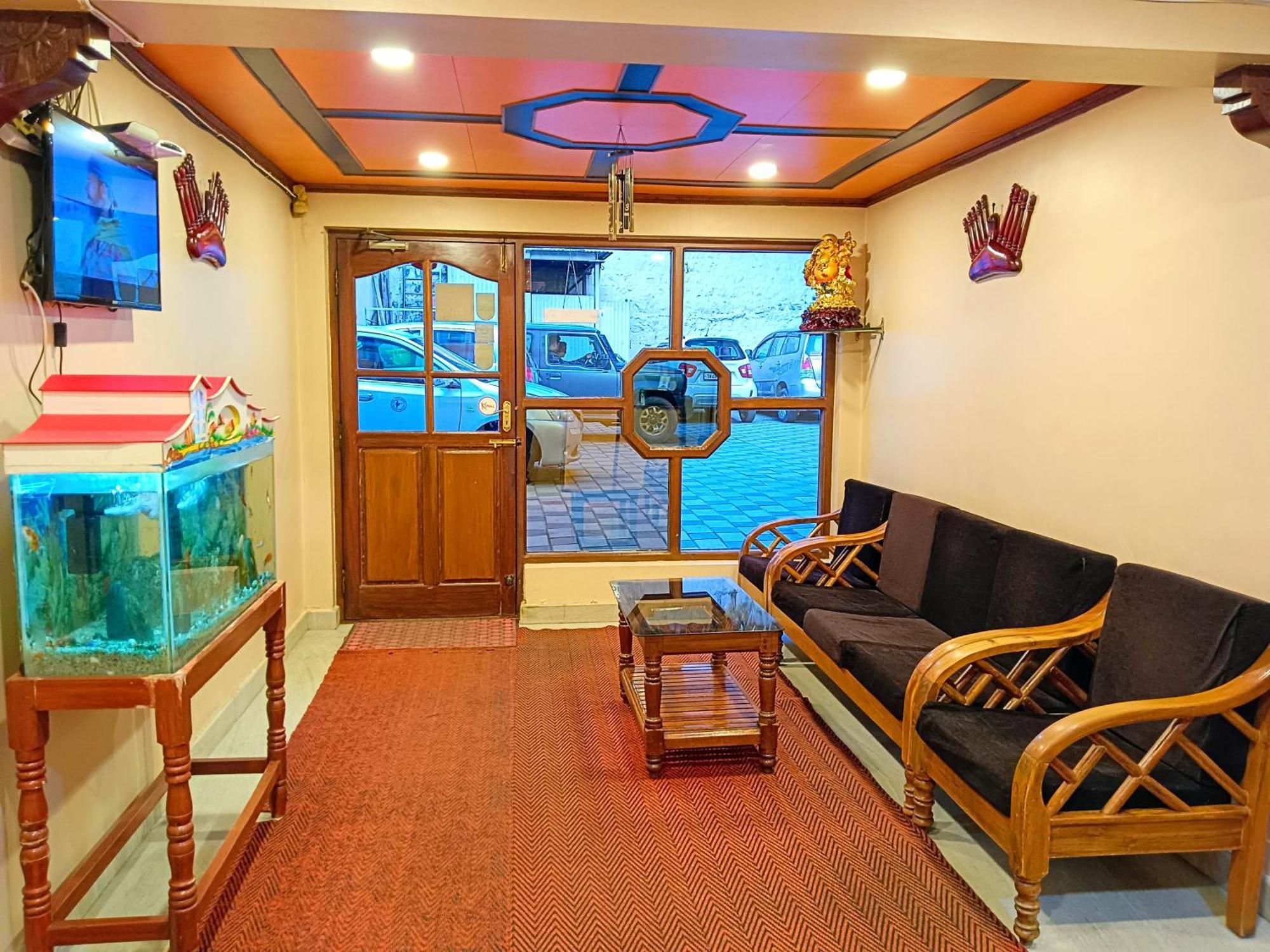 Bn Tourist Home Ooty Esterno foto